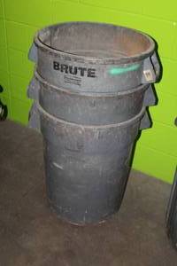 lot 343 image: Lot of (3) Rubbermaid Brute Plastic Trash Cans 32-Gallon