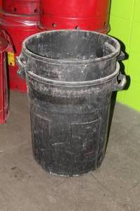 lot 345 image: Lot of (2) Rubbermaid Brute Plastic Trash Cans