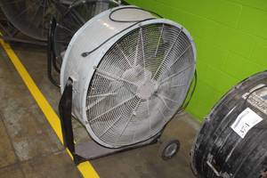 lot 375 image: Airmaster Fans 36 Rolling Shop Fan