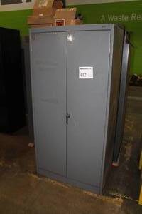 lot 412 image: Tennsco Metal Storage Cabinet