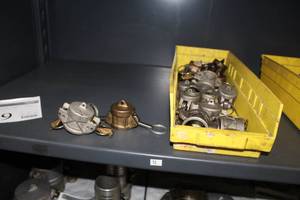 lot 429 image: Lot of  1 Female Cam Lock Caps