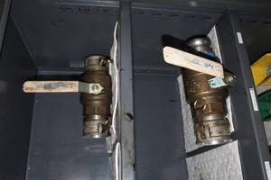 lot 443 image: Lot of (2) 3 MaleFemale Ball Valves