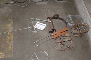 lot 498 image: Hangers and Hanger Head Parts