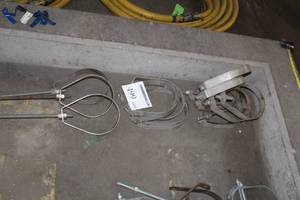 lot 499 image: Hangers and Hanger Head Parts