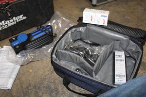 lot 550 image: Drager Gas Detector Pump, Carry Bag