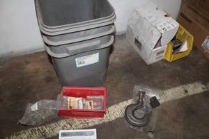 lot 648 image: Lot of  Assorted Chains, Hoist Hook