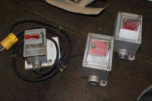 lot 662 image: Lot of (3) Industrial Switches