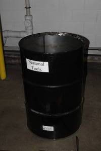 lot 703 image: Metal Drum
