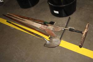 lot 701 image: Lot of (5) Hand Tools - Spade, Post Hole Digger, Chopper, Squeegees