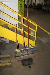 lot 707 image: Lot of  Hand Tools - Push Brooms (x3), Sweepers (x2), Metal Dust Pan (x1)