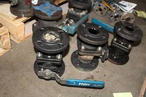 lot 884 image: Lot of (5) 1-12 Ball Valves