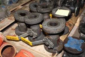 lot 885 image: Lot of (6) Apollo 88A1472480A 1-12 Ball Valves