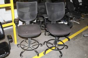 lot 1141 image: Lot of (2) Rolling Office Arm Chairs, Adjustable Height