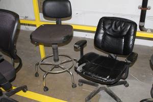 lot 1142 image: Lot of (2) Rolling Office Chairs