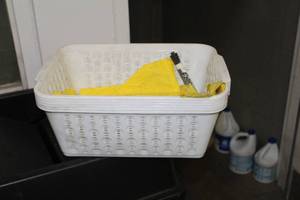 lot 1129 image: Lot of (6) Plastic Laundry Baskets