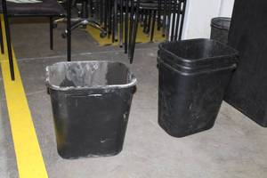 lot 1130 image: Lot of (4) Plastic Garbage Bins