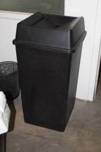 lot 1132 image: Plastic Garbage Bin