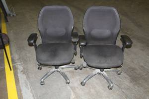 lot 1134 image: Lot of (2) Rolling Office Arm Chairs, Adjustable Height