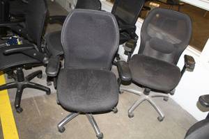 lot 1139 image: Lot of (2) Rolling Office Arm Chairs, Adjustable Height
