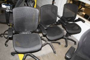 lot 1140 image: Lot of (3) Rolling Office Arm Chairs