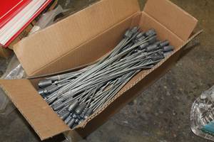 lot 1123 image: Uline H-1346 18x12 Cable Seals