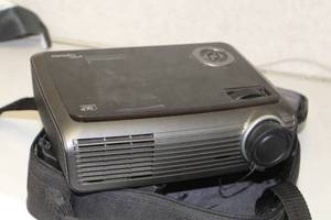 lot 1170 image: Optoma EP728 DLP Projector, Remote Control, Cables, Carry Bag