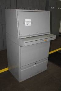 lot 757 image: Metal Workstation