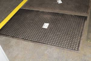 lot 759 image: Rubber Shop Work Mat