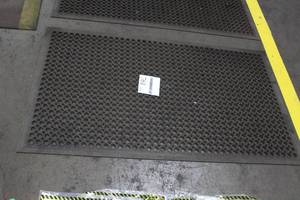 lot 761 image: Rubber Shop Work Mat
