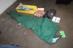 lot 769 image: 3-Pair Work Gloves Size 2-Xlarge, Rubber Aprons (x3)