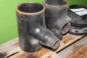 lot 863 image: Lot of (2) 6 Ape Fittings