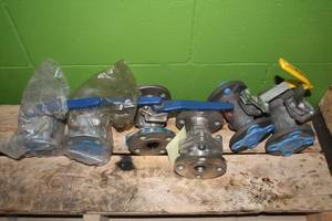 lot 890 image: Lot of (6) 1 Ball Valves