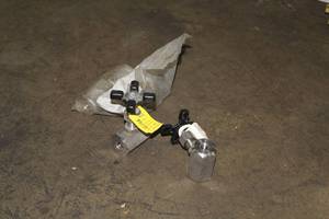 lot 940 image: Lot of (4) Apollo 14 Valves