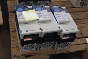 lot 961 image: Lot of (3) Powerflex 525 VFD