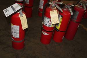 lot 942 image: Lot of (4) Fire Extinguishers
