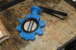 lot 1019 image: 4 Butterfly Valve (New )