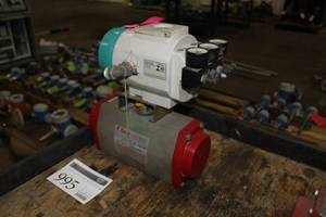 lot 995 image: Bray Controls Double Acting Valve Actuator  Siemens Positioner
