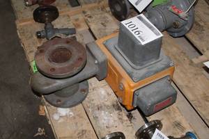 lot 1016 image: Maxon Natural Gas Valve 300MA11-BA12-FE24B0