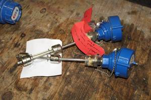lot 1038 image: Lot of (2) Threaded Level Float Switches