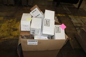 lot 1223 image: 1-Quart Sample Kits