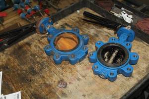 lot 1000 image: Lot of (2) FNW 4 Butterfly Valves