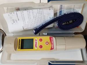lot 1308 image: OakTon 35634-10 pH Tester