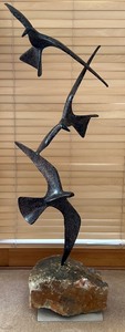 lot 2 image: Amazing Bird Sculpture Set on a Quartz Rock