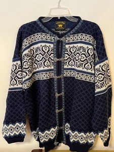 lot 16 image: Lovely Norwegian Sweater by Volund