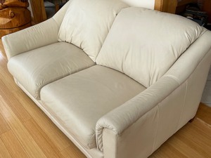 lot 26 image: Leather Loveseat in Color of Oyster by Daytona from Gabberts