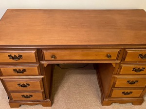 lot 36 image: Very Nice Home Office Desk