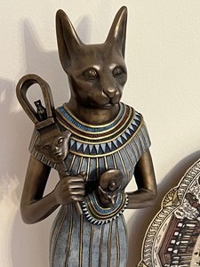 lot 55 image: Egyptian Bastet Cat Goddess Figuring and Egyptian Design Plate