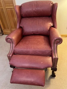 lot 37 image: Hancock & Moore Leather Recliner