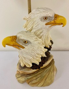 lot 85 image: Eagle Themed Tea Light Lamp