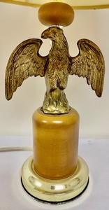 lot 101 image: Vintage Eagle Figurine Lamp